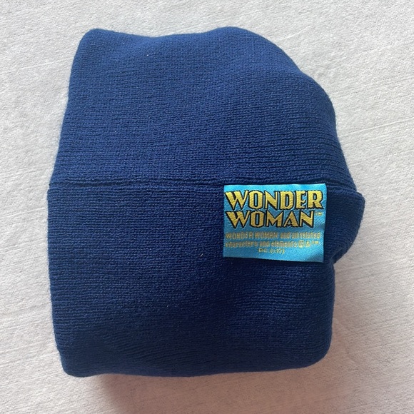 DC WONDER WOMAN POM POM BEANIE - Picture 4 of 9